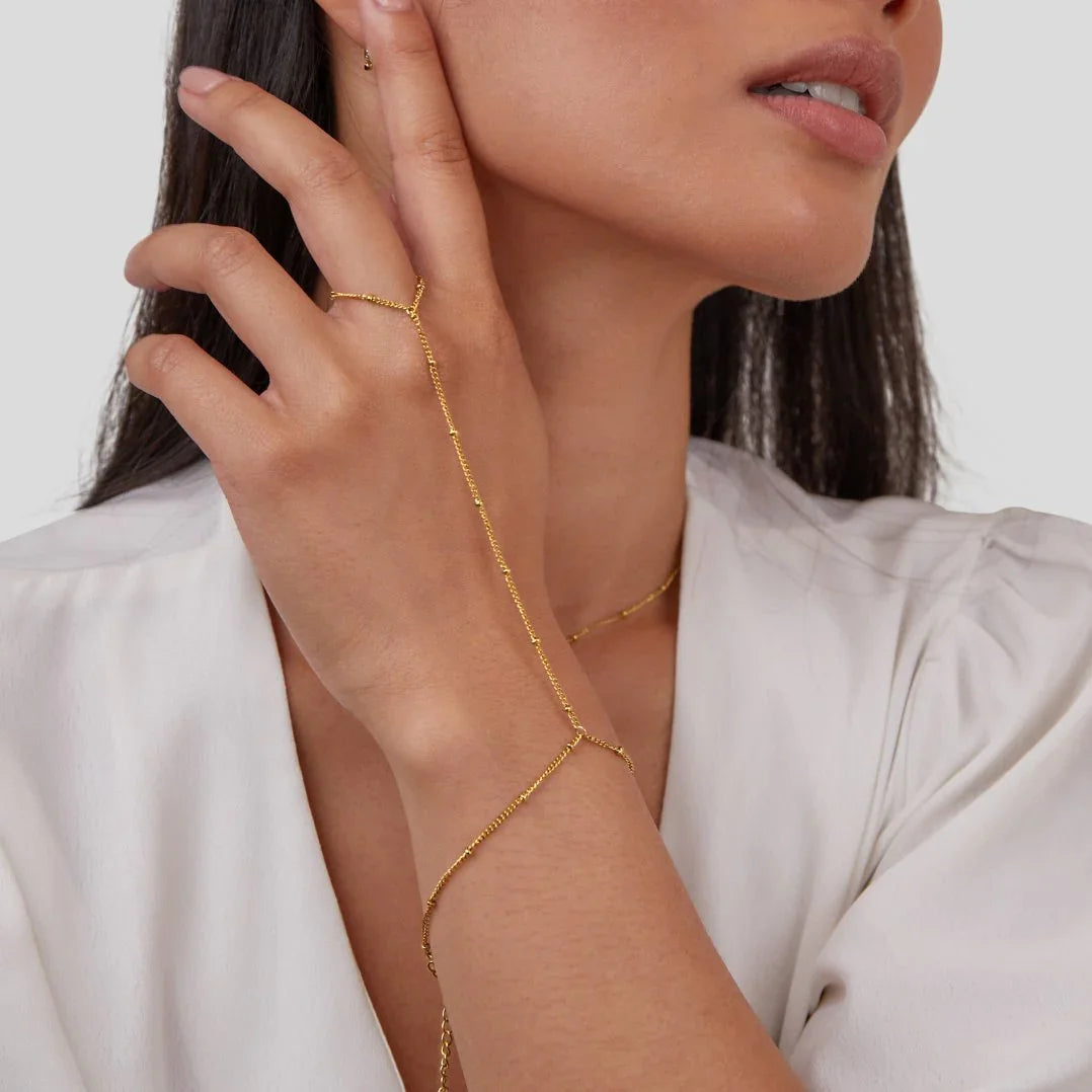 Bérénice | Chic Hand Chain Bracelet