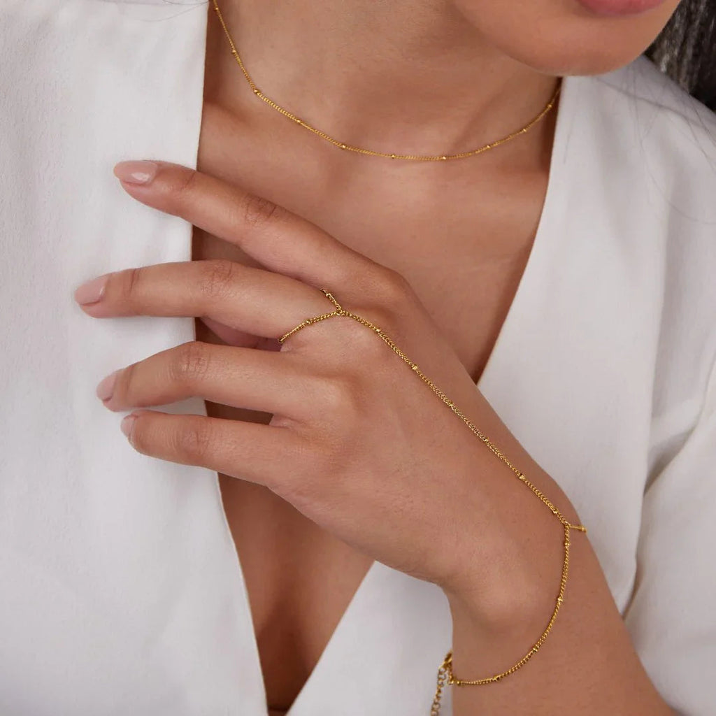 Bérénice | Chic Hand Chain Bracelet