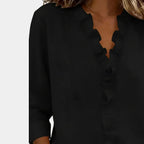 Flavie | Bluse mit V-Ausschnitt und zarten Rüschen