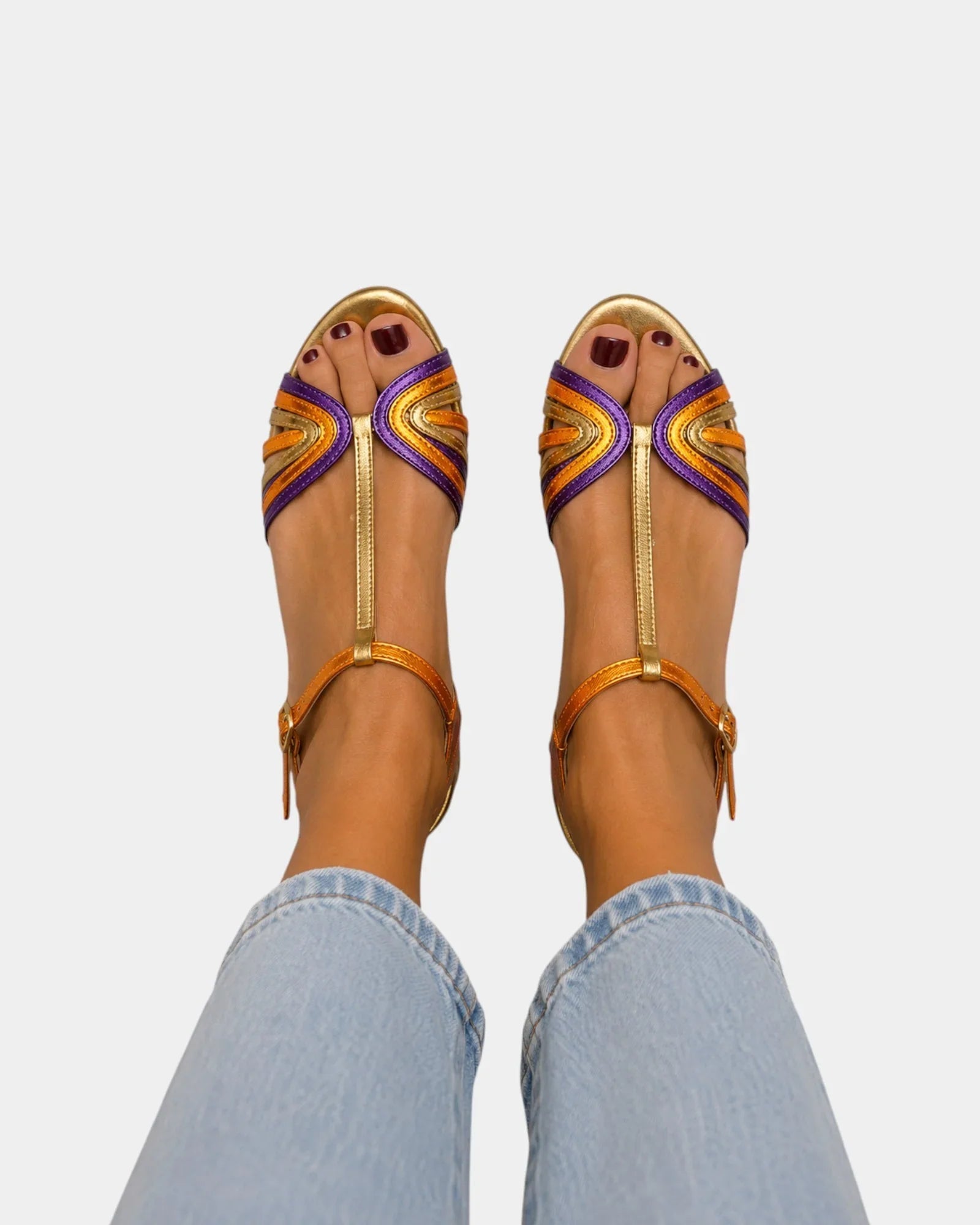 Haby | Goldene Sandalen mit Schnalle und mehrfarbigem Riemen