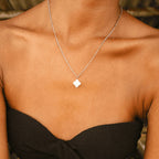 Isaline | Collier mit Anhänger Sommerfliesen