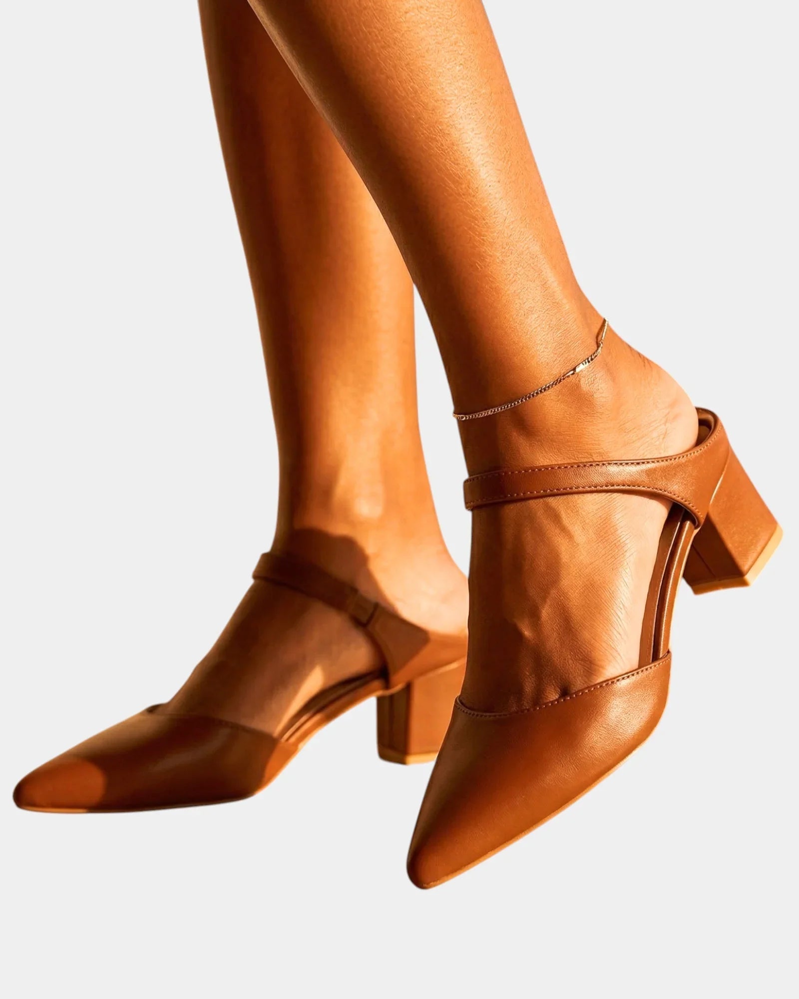 Vénérance | Pumps mit Fersenriemen und Absatz