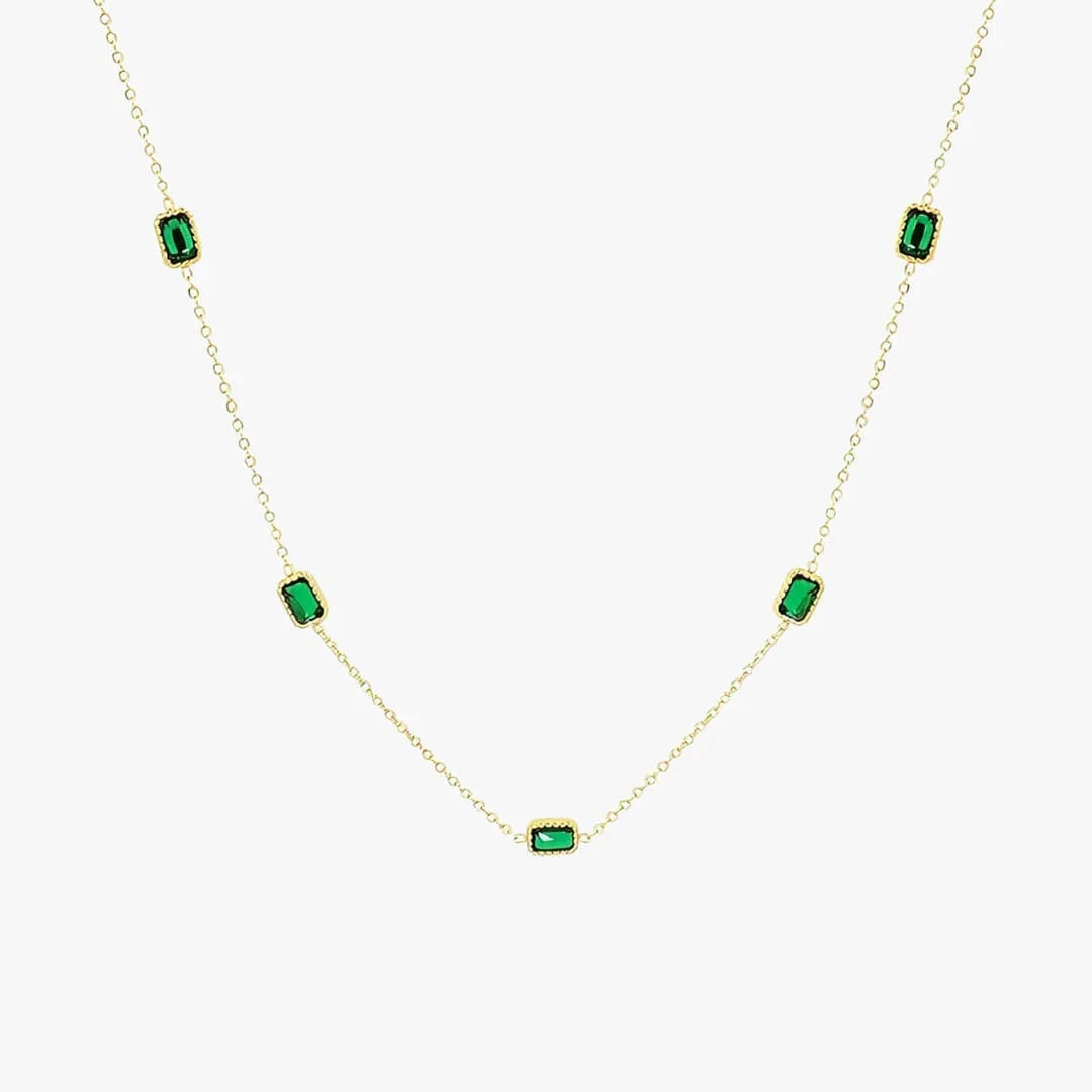 Apolline | Halskette aus goldener Kette mit grünem Stein