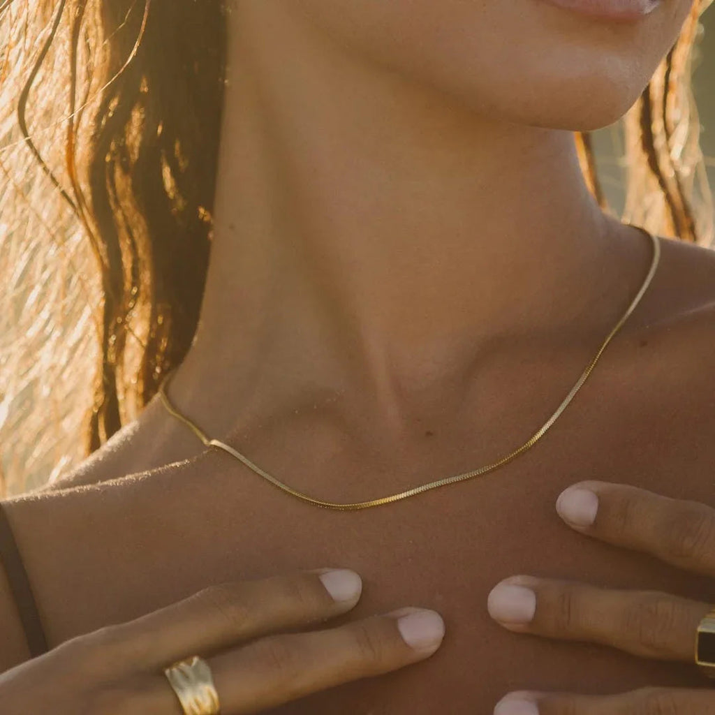 Céleste | Quadratisches Schlangenchoker aus Gold