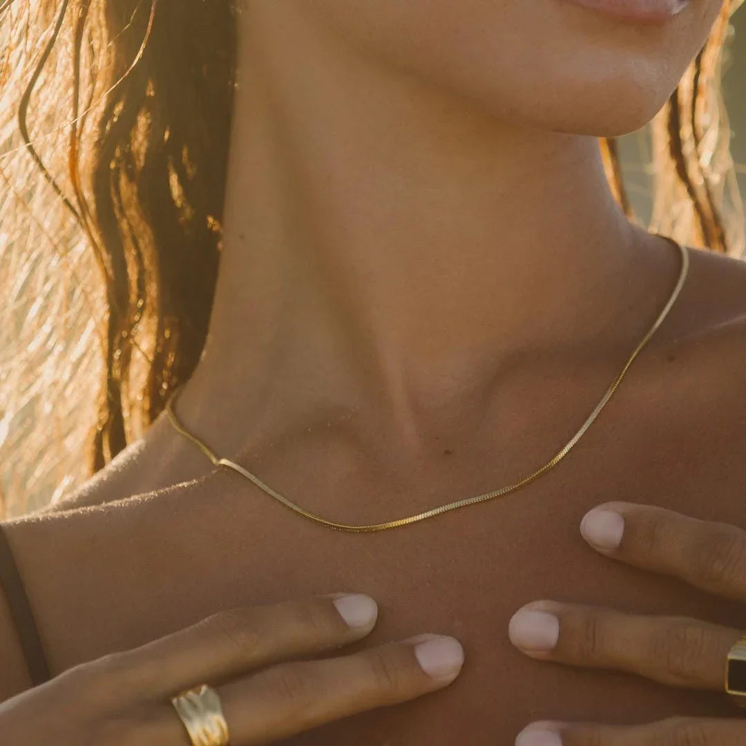 Céleste | Quadratisches Schlangenchoker aus Gold
