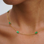 Apolline | Halskette aus goldener Kette mit grünem Stein