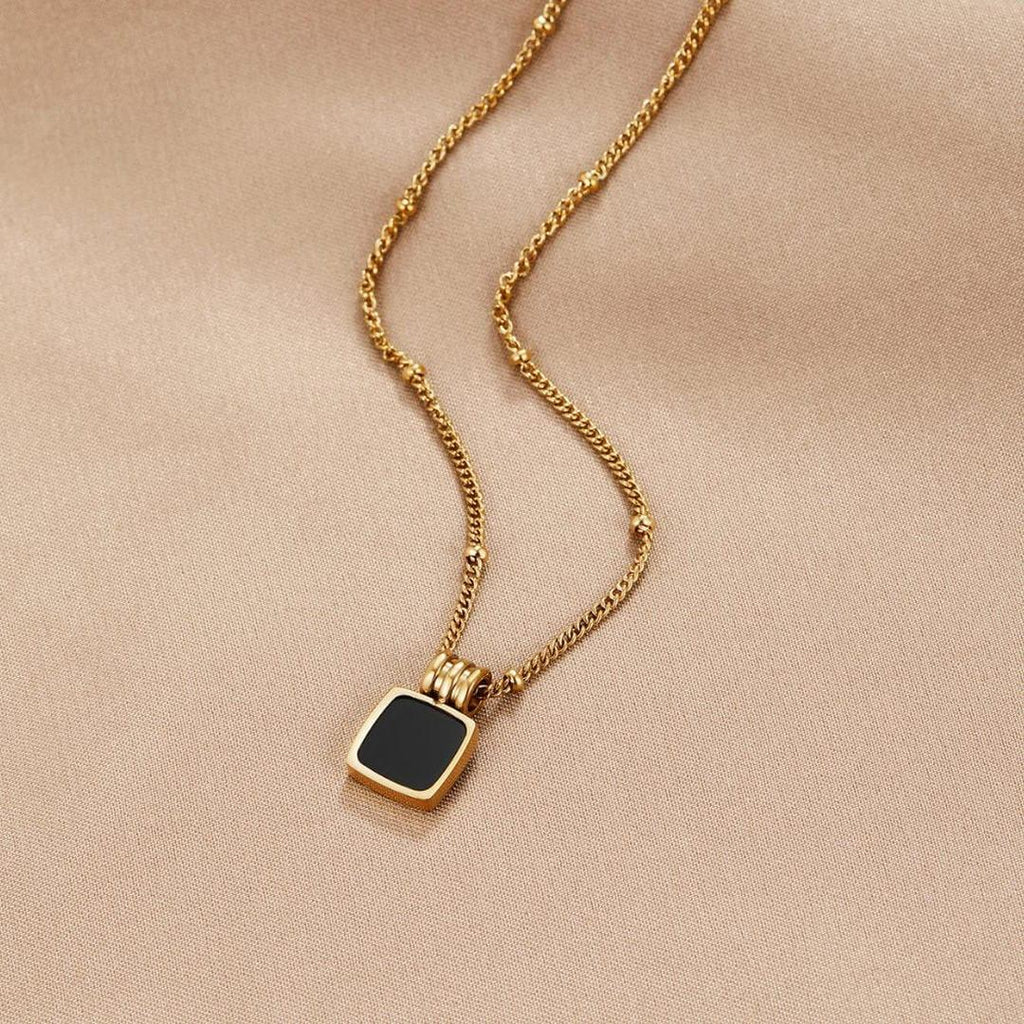 Coralie | Chic Schwarz Gold Pendant Necklace