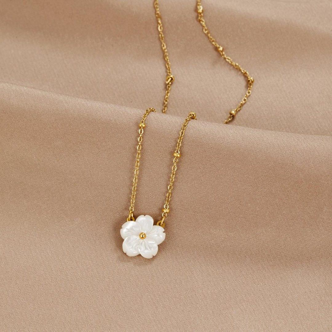 Laure | Anhänger-Halskette Blume