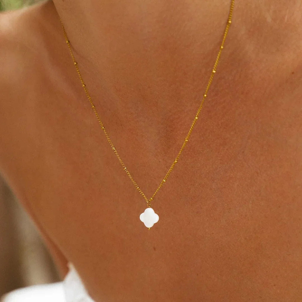 Isaline | Collier mit Anhänger Sommerfliesen